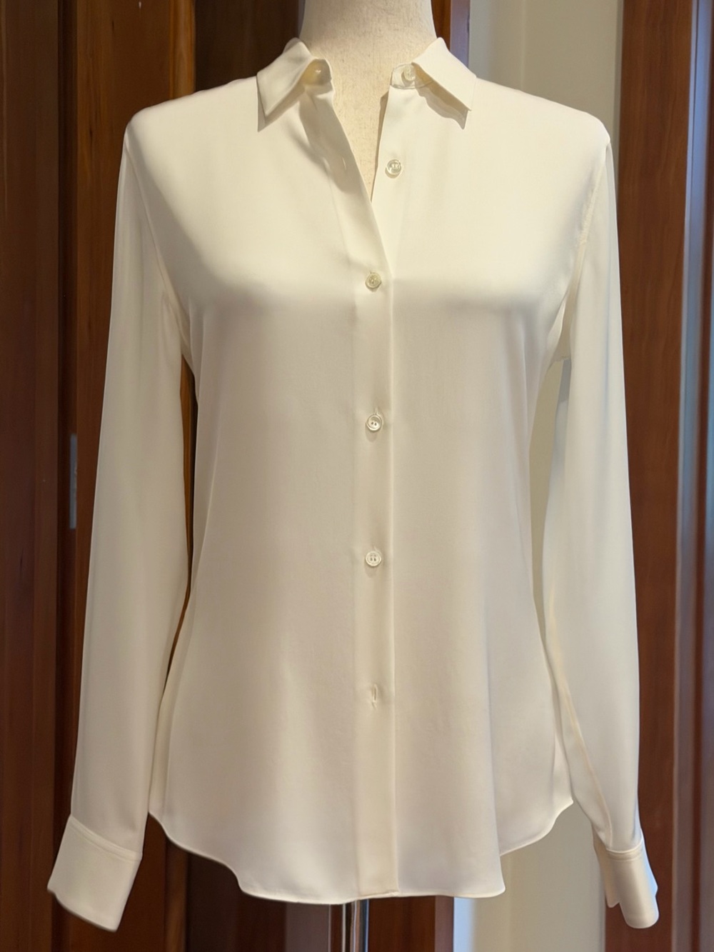 Theory Ivory Georgette 100% Silk Long-Sleeve Button Front Blouse